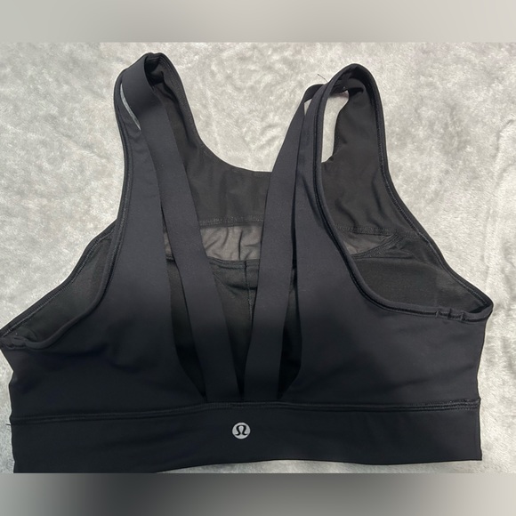 Lululemon High Neck sports Bra size 8. Good used condition. some wear on logo - Picture 2 of 4